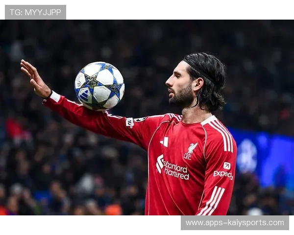 利物浦后场组织稳定，攻防两端兼顾，在利物浦效力过的后卫